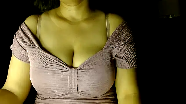 janifer001 online show from 04-21-26, 01:53