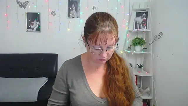 VanessaHotts online show from 09-26-25, 05:00