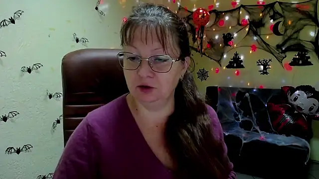 VanessaHotts online show from 10-25-25, 05:04