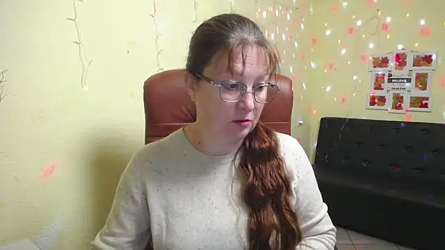 VanessaHotts online show from 11-17-25, 05:57