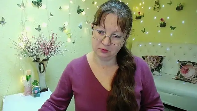 VanessaHotts online show from 04-18-26, 05:11