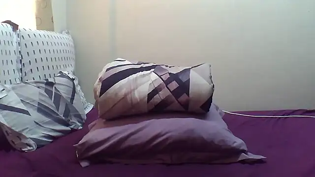 AddictiveAssCurves online show from 10-04-25, 09:29