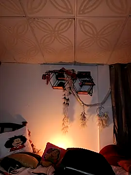 Snapshot of Piafisher1 chatting on 10-16-25, 01:17 Piafisher1 online show from 10-16-25, 01:17
