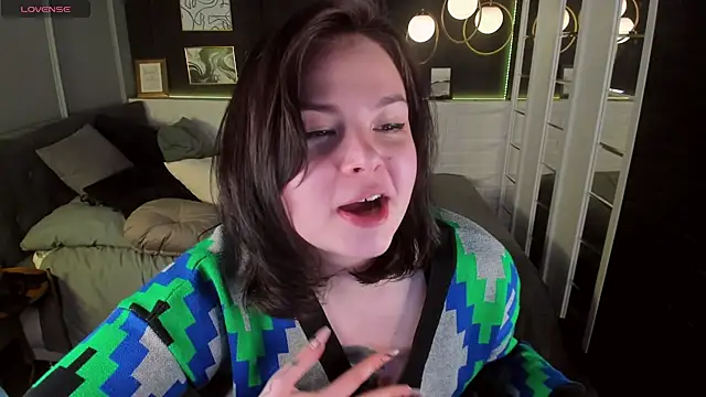 Snapshot of Mayayammy chatting on 01-03-25, 08:01 Mayayammy online show from 01-03-25, 08:01