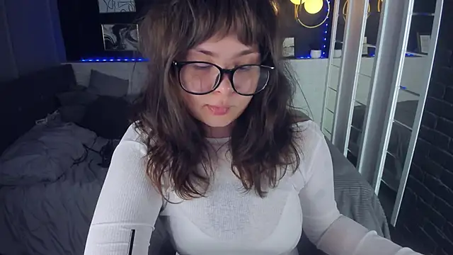 Snapshot of Mayayammy chatting on 09-10-25, 01:44 Mayayammy online show from 09-10-25, 01:44