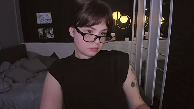 Snapshot of Mayayammy chatting on 10-20-25, 02:17 Mayayammy online show from 10-20-25, 02:17