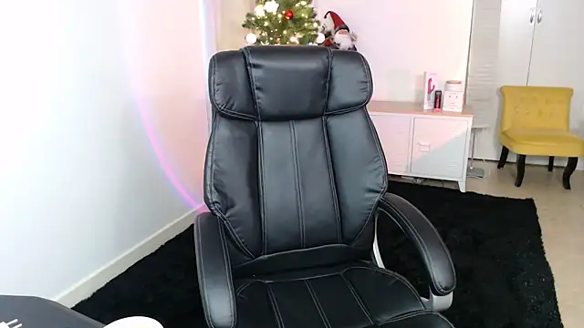 Crystal-dreamt online show from 12-21-25, 01:18