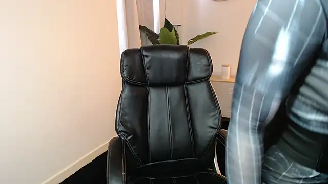 Crystal-dreamt online show from 02-21-26, 11:11