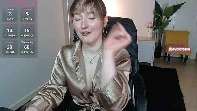 Snapshot of Crystal-dreamt chatting on 05-13-26, 01:30 Crystal-dreamt online show from 05-13-26, 01:30