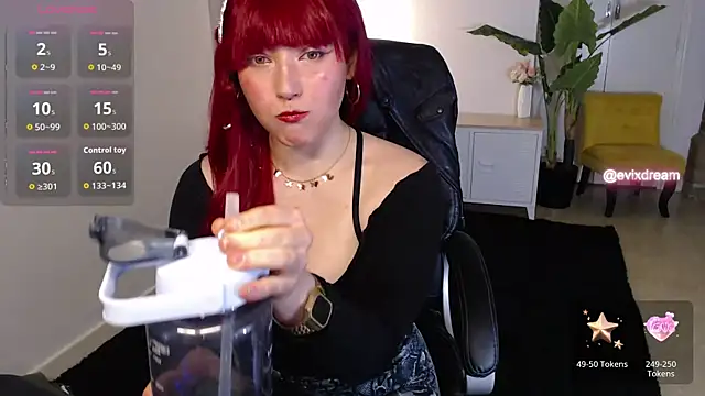 Snapshot of Crystal-dreamt chatting on 05-17-26, 01:07 Crystal-dreamt online show from 05-17-26, 01:07