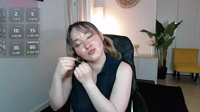 Snapshot of Crystal-dreamt chatting on 05-31-26, 09:27 Crystal-dreamt online show from 05-31-26, 09:27