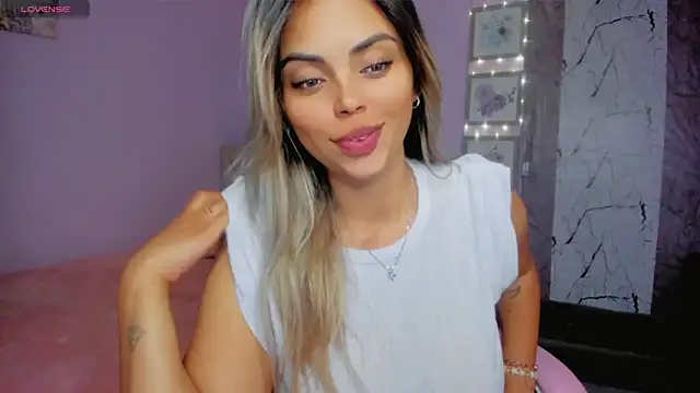Snapshot of Gabby_prieto chatting on 06-18-26, 04:13 Gabby prieto online show from 06-18-26, 04:13