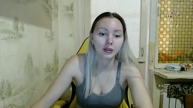 Snapshot of Alice_smiles chatting on 02-08-25, 08:31 Alice smiles online show from 02-08-25, 08:31