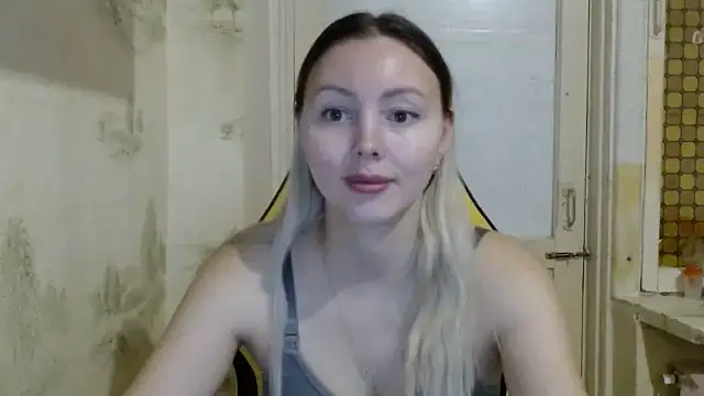 Snapshot of Alice_smiles chatting on 02-22-25, 02:30 Alice smiles online show from 02-22-25, 02:30