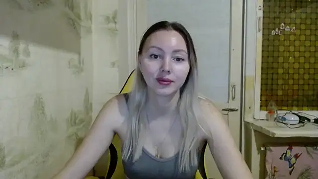 Snapshot of Alice_smiles chatting on 02-22-25, 10:42 Alice smiles online show from 02-22-25, 10:42