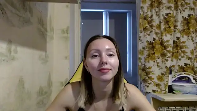 Snapshot of Alice_smiles chatting on 01-12-26, 11:59 Alice smiles online show from 01-12-26, 11:59