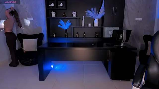 BiancaPierce online show from 12-20-25, 12:01