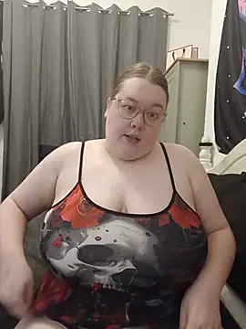 Snapshot of Sexycurvyemilyy chatting on 06-20-26, 09:17 Sexycurvyemilyy online show from 06-20-26, 09:17