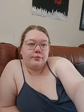 Snapshot of Sexycurvyemilyy chatting on 07-11-26, 01:36 Sexycurvyemilyy online show from 07-11-26, 01:36