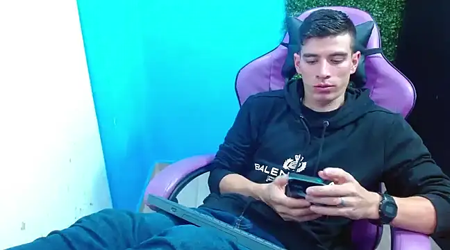 Snapshot of DEIBY_BABY chatting on 12-15-24, 02:52 DEIBY BABY online show from 12-15-24, 02:52