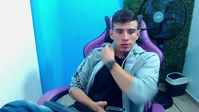 Snapshot of DEIBY_BABY chatting on 12-29-24, 02:38 DEIBY BABY online show from 12-29-24, 02:38