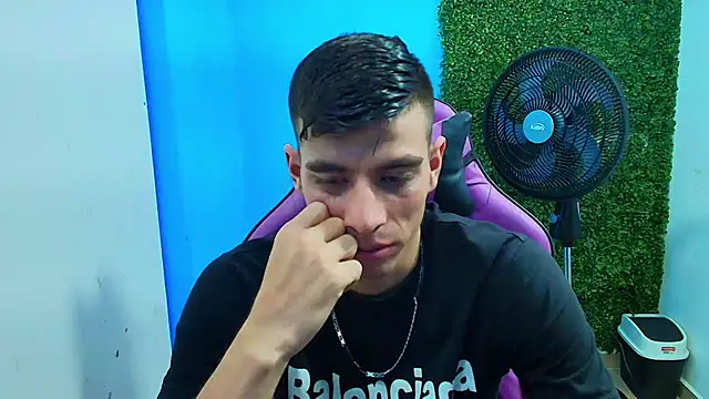 Snapshot of DEIBY_BABY chatting on 01-17-25, 04:49 DEIBY BABY online show from 01-17-25, 04:49