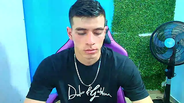 Snapshot of DEIBY_BABY chatting on 01-21-25, 02:22 DEIBY BABY online show from 01-21-25, 02:22