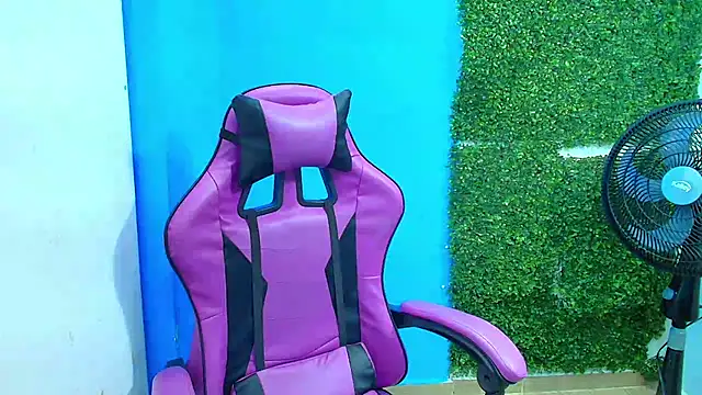 Snapshot of DEIBY_BABY chatting on 01-22-25, 01:20 DEIBY BABY online show from 01-22-25, 01:20