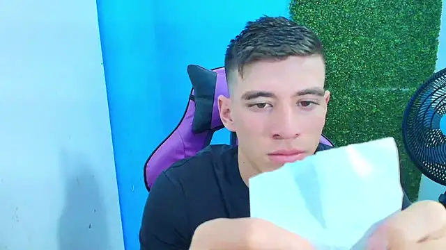 Snapshot of DEIBY_BABY chatting on 02-12-25, 12:27 DEIBY BABY online show from 02-12-25, 12:27