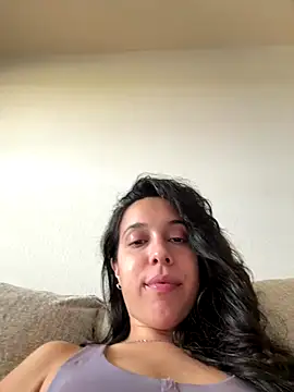 Natur4lBeautyb33 online show from 10-28-25, 05:04