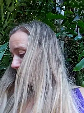 SkyelarSommer online show from 10-18-25, 09:59