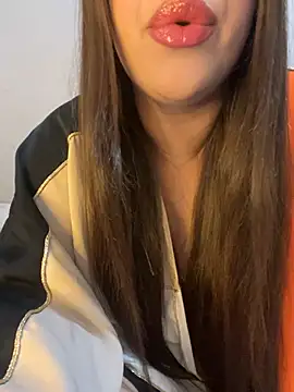 Snapshot of Mayacrayzi chatting on 02-07-25, 08:20 Mayacrayzi online show from 02-07-25, 08:20