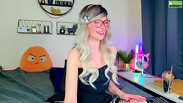 Kittychatte online show from 01-22-25, 08:38