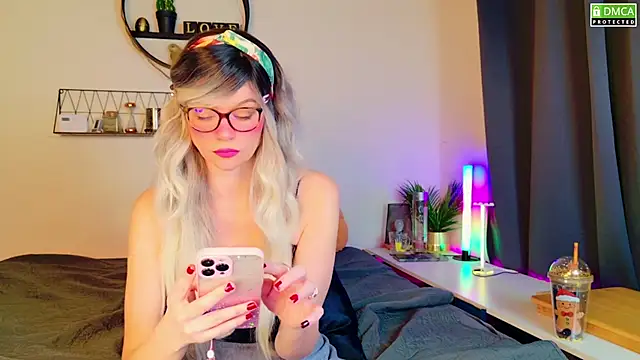 Kittychatte online show from 02-16-25, 08:21