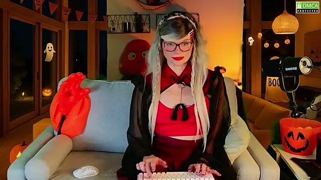 Kittychatte online show from 10-28-25, 09:06