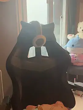 LaPetitechienne1 online show from 01-27-25, 11:22