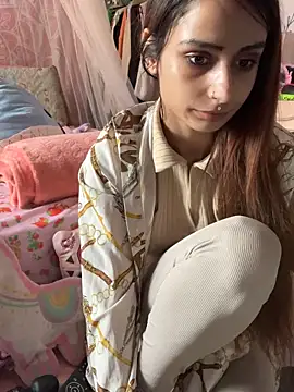 LaPetitechienne1 online show from 03-11-25, 07:48