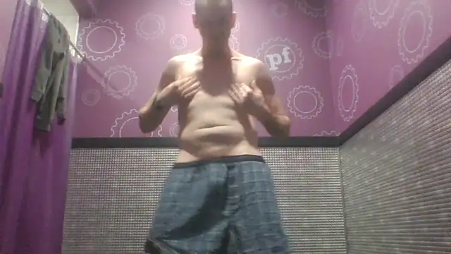 Snapshot of TDadSix chatting on 01-08-25, 10:48 TDadSix online show from 01-08-25, 10:48