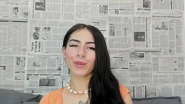 Snapshot of Mhelanny2 chatting on 12-14-24, 10:45 Mhelanny2 online show from 12-14-24, 10:45