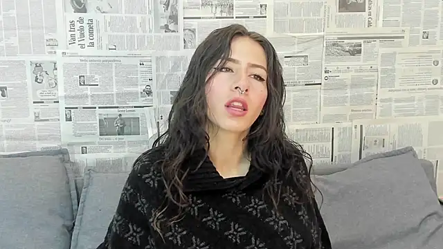 Snapshot of Mhelanny2 chatting on 12-22-24, 12:27 Mhelanny2 online show from 12-22-24, 12:27
