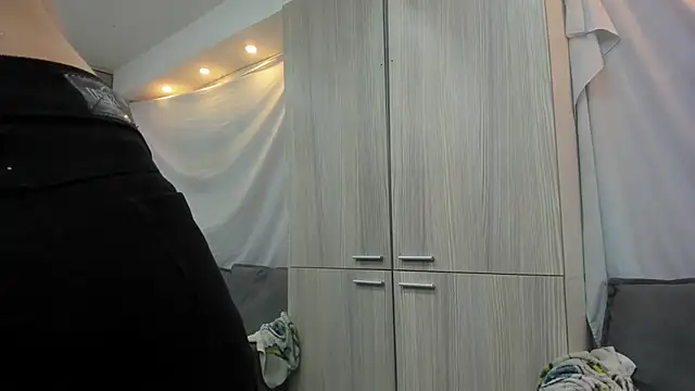 Mhelanny2 online show from 02-18-26, 06:15