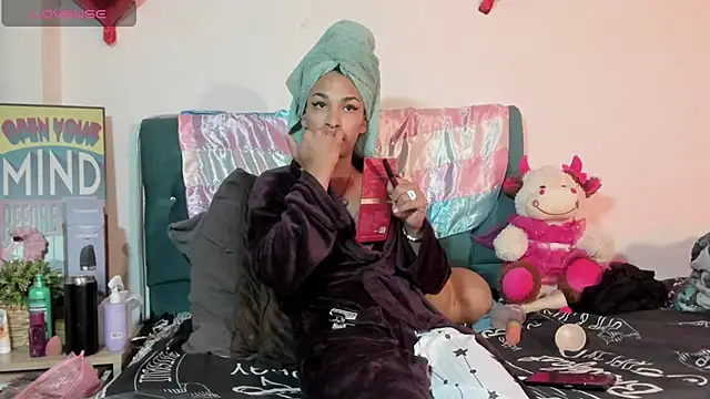 Snapshot of StefanyMiler chatting on 07-30-26, 02:43 StefanyMiler online show from 07-30-26, 02:43