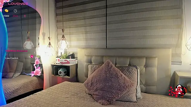 Snapshot of cristal__hot_1 chatting on 04-27-26, 05:05 cristal hot 1 online show from 04-27-26, 05:05