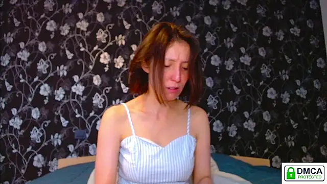 Sophi Cute online show from 05-17-26, 06:00