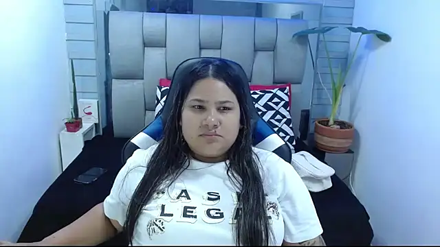 evelin zaens online show from 06-18-26, 04:46