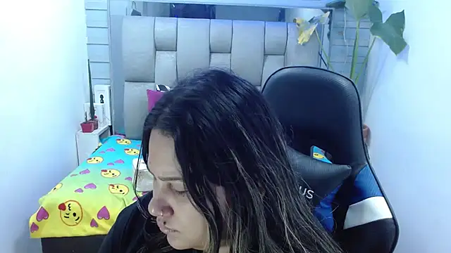 evelin zaens online show from 07-18-26, 06:28
