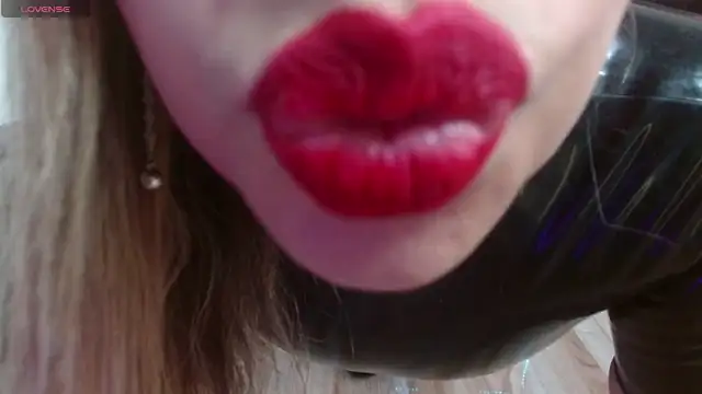 Snapshot of LatexDevil_Blondie chatting on 12-09-24, 04:58 LatexDevil Blondie online show from 12-09-24, 04:58