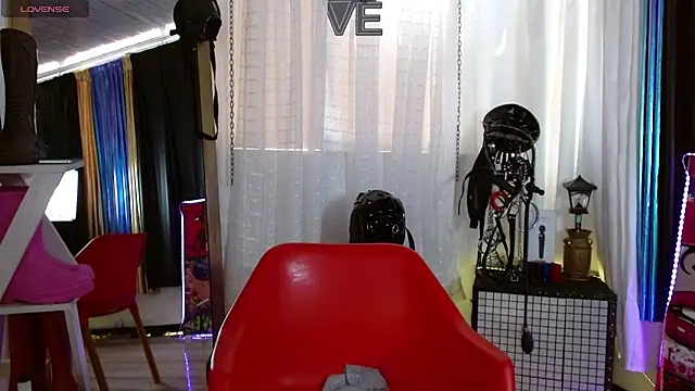 Snapshot of LatexDevil_Blondie chatting on 01-13-25, 04:19 LatexDevil Blondie online show from 01-13-25, 04:19
