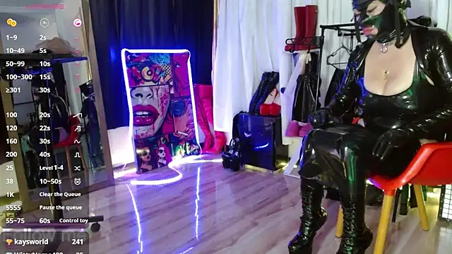 Snapshot of LatexDevil_Blondie chatting on 02-13-25, 06:27 LatexDevil Blondie online show from 02-13-25, 06:27