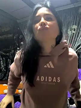 Snapshot of KikiXRed chatting on 11-10-25, 01:32 KikiXRed online show from 11-10-25, 01:32